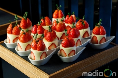 서울드래곤시티 “딸기 스튜디오에서 딸기 디저트 뷔페와 셀피를 즐기세요”