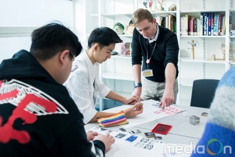 사람사랑유학원, 영국예술대학교 박람회 개최 및 포트폴리오 심사