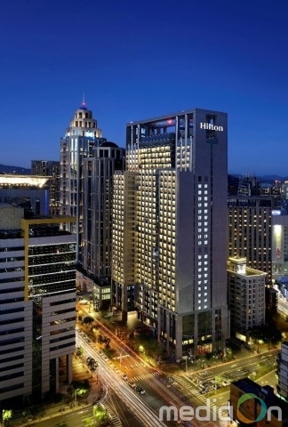 힐튼 타이베이 신반, 그랜드 오픈