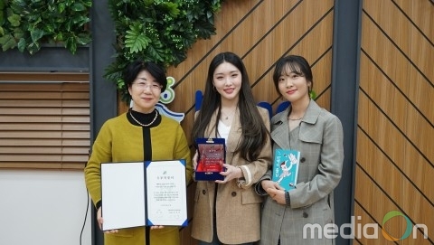 청하, 목소리 재능 기부로 소외 청소년 도와